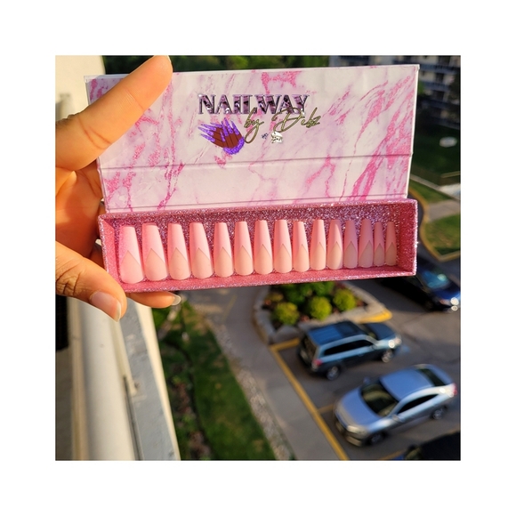 Press on nails - Picture 3 of 5